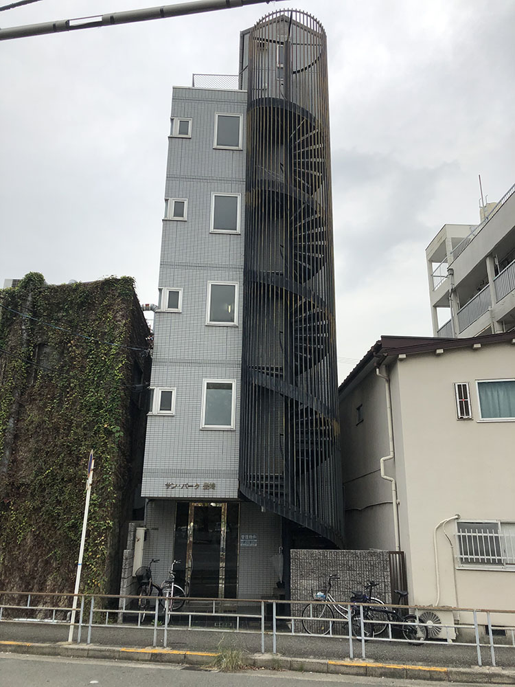 大阪の芸能事務所「ケイオスPRO」事務所外観風景